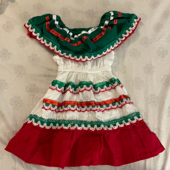 Traditional Mexican dress - Picture 1 of 1